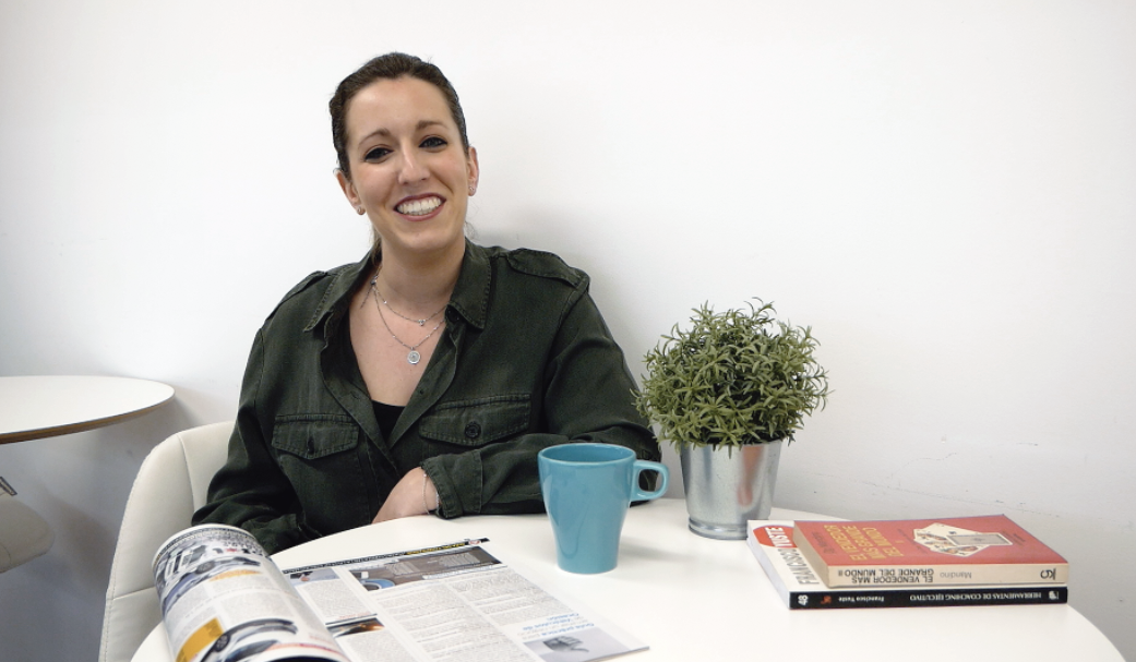 Hablamos con Sara Sotillos, coordinadora de la formación Escuela de Talento Comercial y nos resuelve las dudas para mantenerse formado en el ámbito laboral.